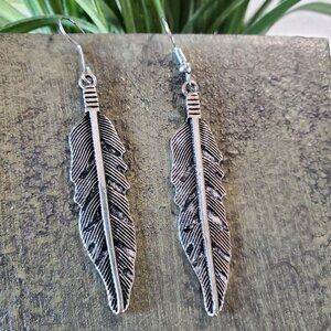 Silver Tone Feather Dangle Earrings 💥3 for $12💥